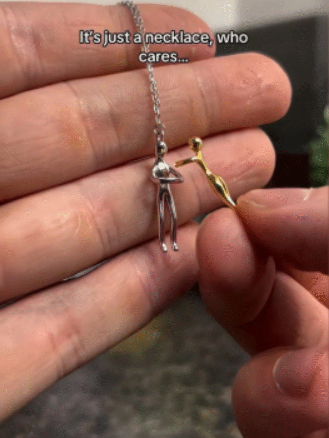 Hug Couple Pendant Necklace